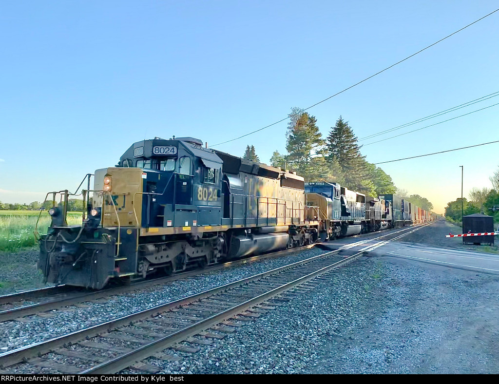 CSX 8024 on Q008